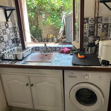 Meuble Equipe D'une Climatisation *