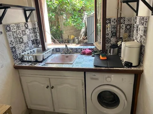 Meuble Equipe D'une Climatisation *